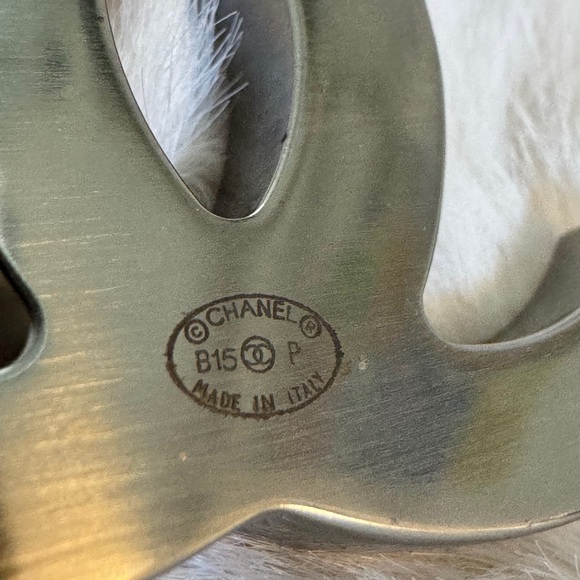 Chanel CC Pin & Brooch - Picture 5 of 7